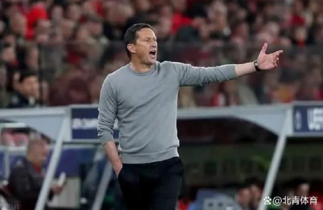 安成蹊与叶长缨在燕京结婚之后，老爷子只要听到叶长缨三个字就火冒三丈，一直到现在都是如此。